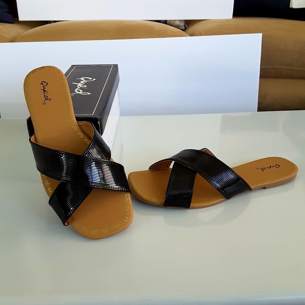 Cross strap textured slide sandal - Picture 1 of 8
